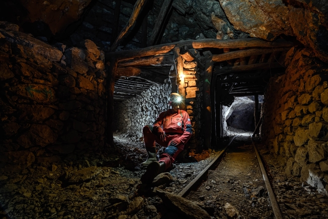 2 exits with railroad