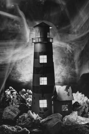 lighthouse in black and white
