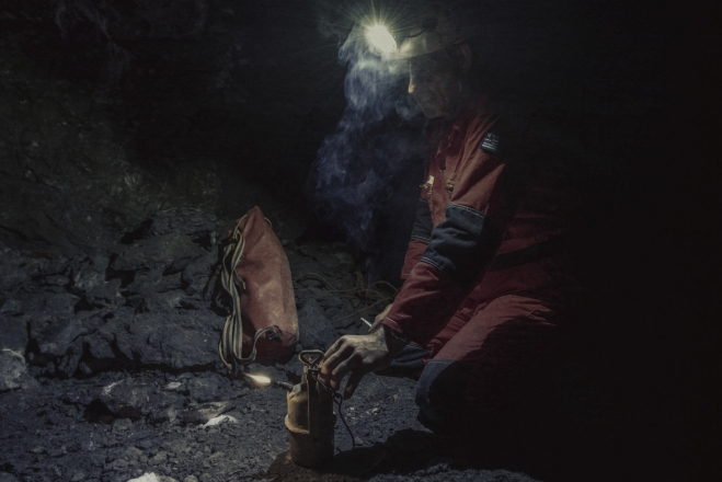 lighting the acetyline lamp