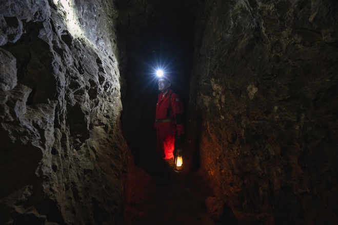 Between a passage at Kamariza